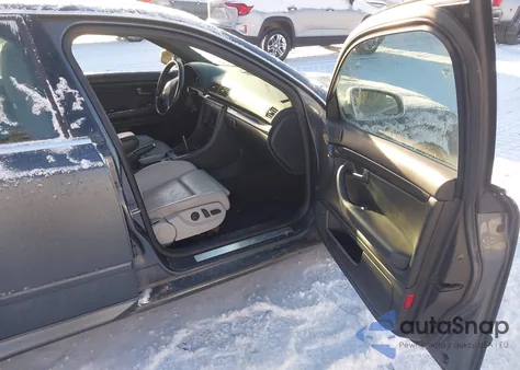 2004 Audi S4 4.2 из США, поврежденный, VIN WAUPL68E74A027184